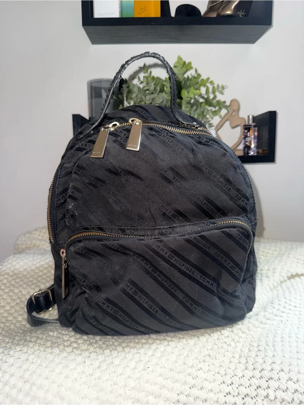 Tommy Hilfiger Mini Backpack Purse – Black & Gold 🖤✨